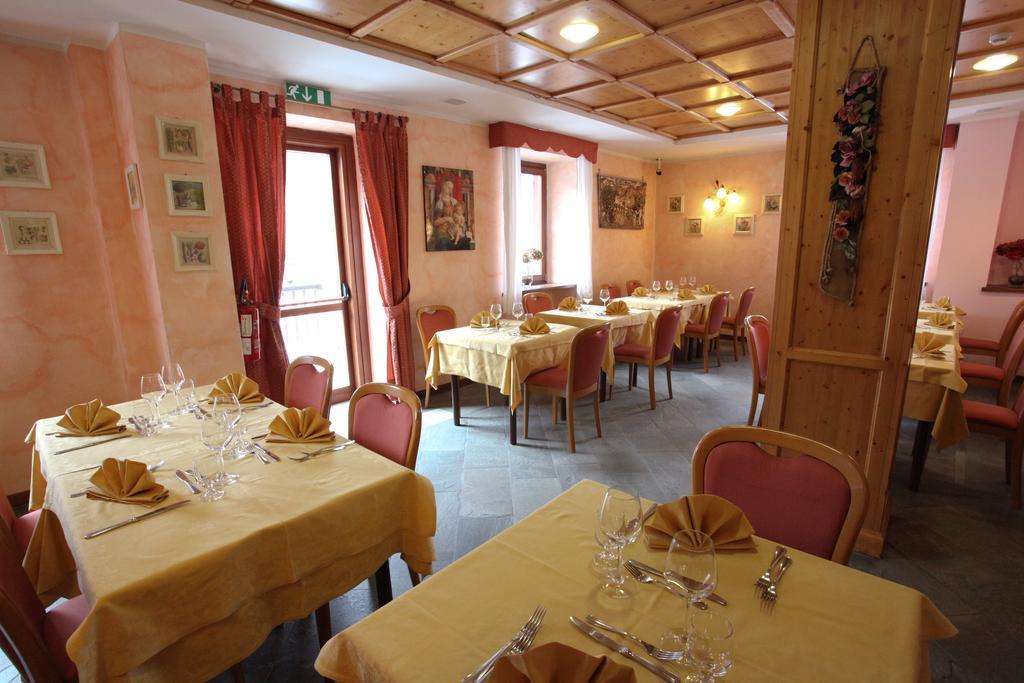 Hotel Alpechiara Pré-Saint-Didier Exteriör bild