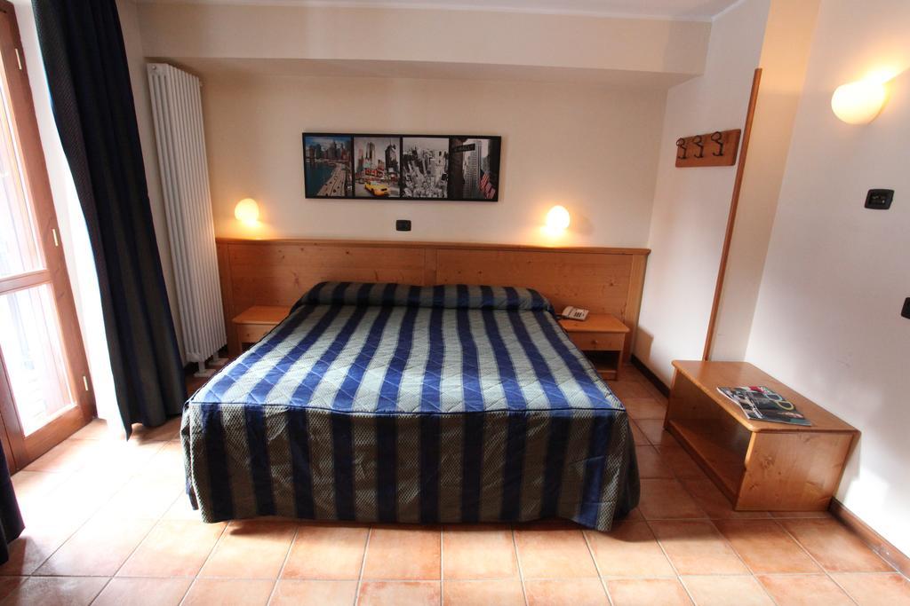 Hotel Alpechiara Pré-Saint-Didier Exteriör bild
